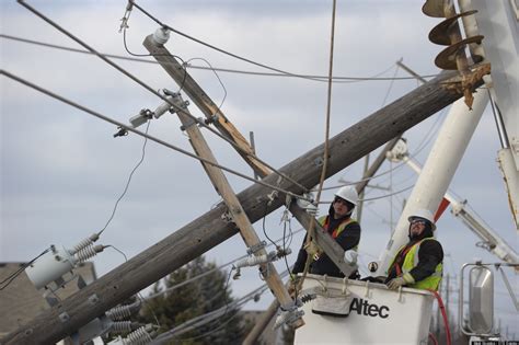 DETROIT (AP) Severe thunderstorms struck southern Michigan on Wednesday, uprooting trees, downing branches and power lines and cutting electricity to more than 140,000 customers, utilities and others reported. . Dte power outage michigan